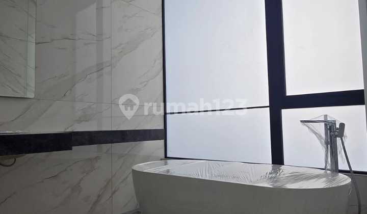 Dijual Rumah Lokasi Strategis di Alam Sutera 2