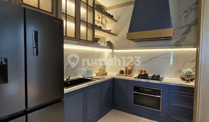 Three-Story Gading Serpong House, Louis Cluster