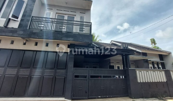 Two-Story Fortress House in Sukabumi City, Ready to Occupy, Garage Fits 5 Cars.