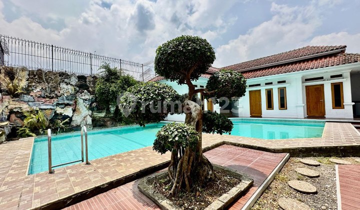 Rumah Villa Luxury  Mewah Sukabumi Luas ada Kolam Renang nya
