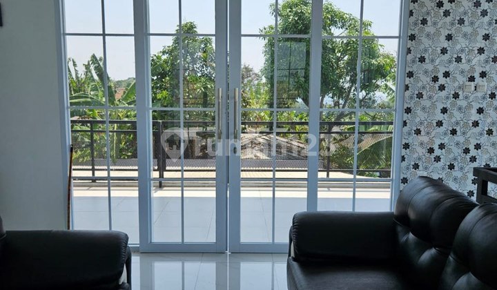 Luxury House in Selabintana Sukabumi Fully Furnished 6-car garage 2 floors 2