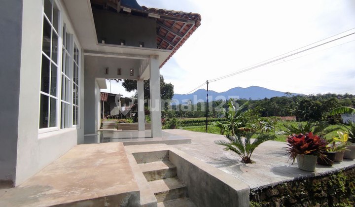Caringin Cisaat Village House with Mount Gede Pangrango View in Sukabumi 2