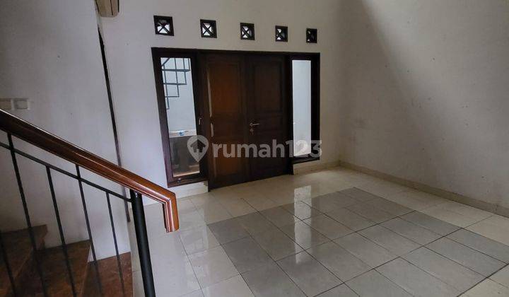 Rumah 2 Lantai Bagus Semi Furnished SHM di Raffles Hills Cibubur Dalam Cluster , Depok 2