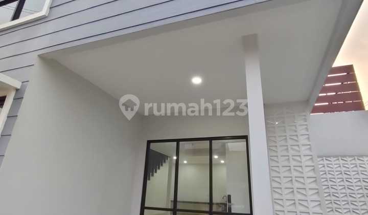 Dijual Rumah Baru Hoek Siap Huni Lokasi Strategis di Taman Holis Indah 1 Bandung 2