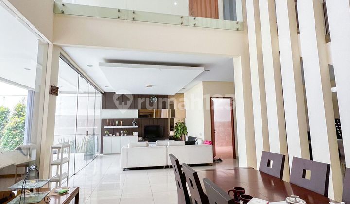 Dijual Hunian Besar dan Mewah Semi Funrish Lokasi Strategis di Taman Kopo Indah 3 , Bandung 1