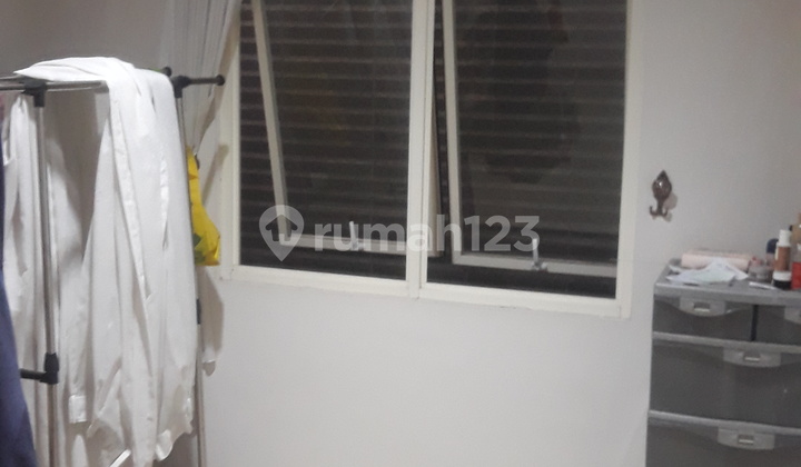 Rumah 2 lantai view taman 5