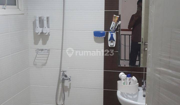 Rumah 2 lantai view taman 13