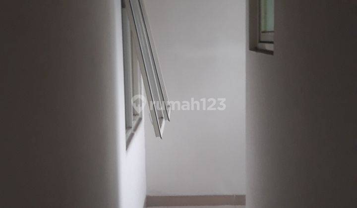 Rumah 2 lantai view taman 15