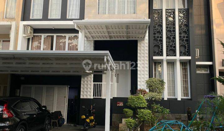 Rumah dengan bangunan split level di Grand Wisata 1