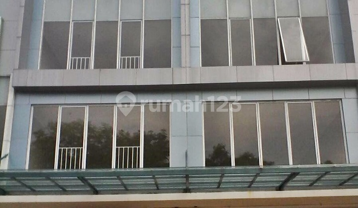 For sale! shop house in the grand wisata, rivertown area. 1