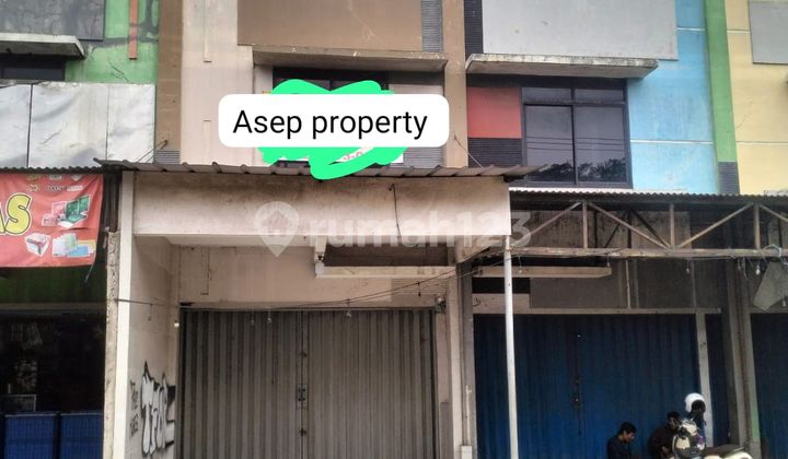 Ruko 2 Lantai Lokasi Strategis di Pinggir Jalan