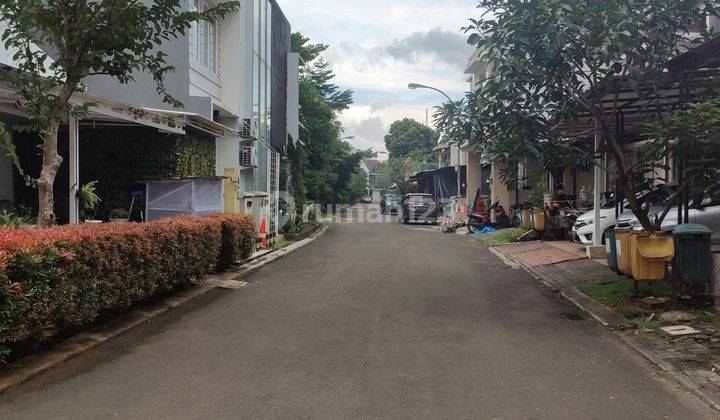 Rumah 2 Lantai SHM urbana place tangerang selatan di Jl merpati 2