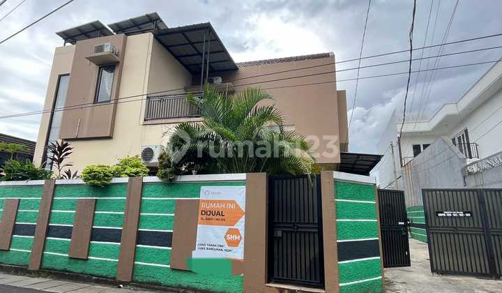 Rumah Mewah 2 Lantai Siap Huni Dekat Tol Pasar Rebo Jual Rumah Pasar Rebo Jakarta Timur - Jakarta Timur LT 119 LB 162 KT 3 KM 4 Listrik 4400 Rp 2.100.000.000.000 SHM Hadap Utara