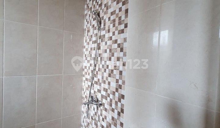 Dijual Rumah Bangunan Baru Modern Lux Lokasi di Dalam Private Cluster One Gate System Area Ciputat , Akses Jalan Sangat Lebar Posisi Dekat Pondok Pinang , Jakarta Selatan.