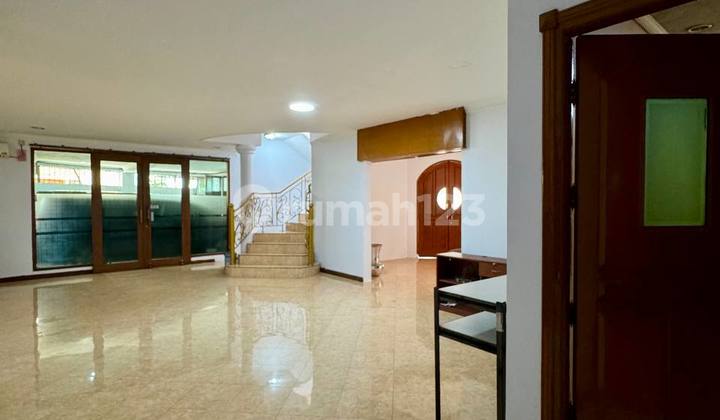 Dijual Rumah Siap Huni di Tebet Barat, Akses Jalan 3 Mobil, Lokasi Strategis, Jarang Ada, Lingkungan Aman, Nyaman dan Asri. 2