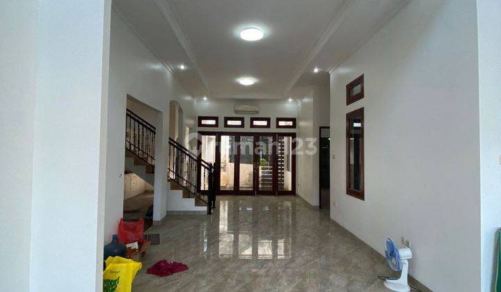 [ DIJUAL ] Rumah Newly Renovated, Classic Design. Lokasi di kompleks Megapolitan, Cinere. 2