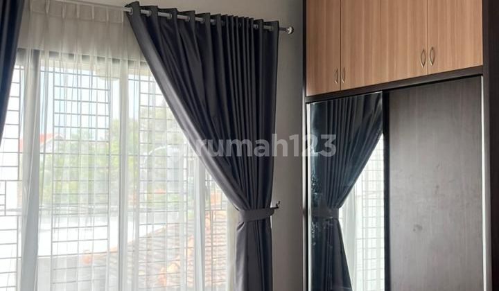 Rumah Mewah 2 Lantai Siap Huni Dekat Tol Pasar Rebo Jual Rumah Pasar Rebo Jakarta Timur - Jakarta Timur LT 119 LB 162 KT 3 KM 4 Listrik 4400 Rp 2.100.000.000.000 SHM Hadap Utara