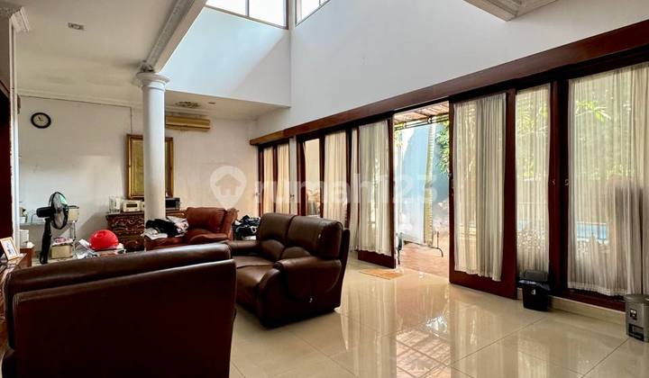 Dijual Rumah Cantik Nuansa Bali dalam Town House di Lebak Bulus, Jakarta Selatan.