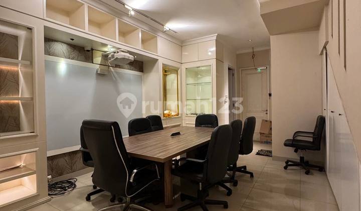 FAST SALE Unit Ruko 3,5 Lantai, Hadap Jalan Besar, di Promenade, Jl. Bangka Raya. Ruko strategis di Bangka, Jakarta Selatan. Bangunan bisnis seluas 215m² di jalan utama.