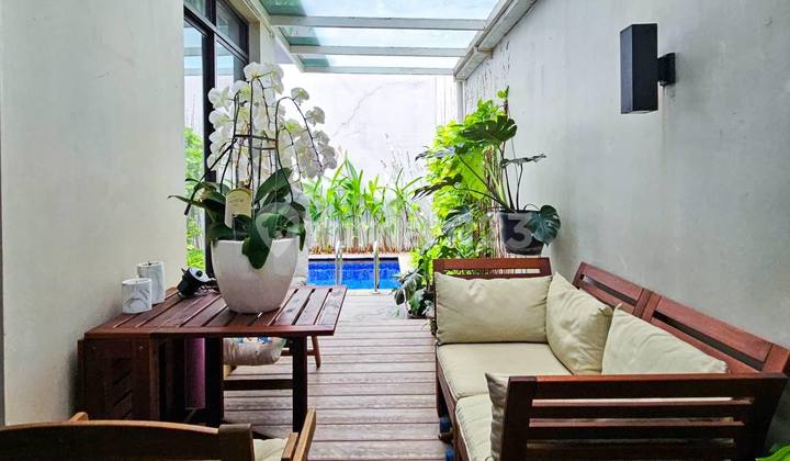 TURUN HARGA!  Terletak di "The Prestigious Area of Lebak Bulus", anda hanya membutuhkan waktu 10 menit saja ke MRT Station (Lb. Bulus & Fatmawati) 2