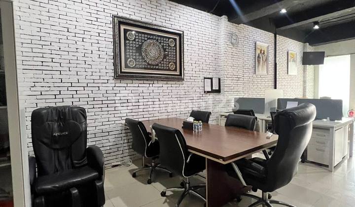 FOR SALE 3.5-Storey Shop House Unit, Facing Main Road, at Promenade, Jl. Bangka Raya. Strategic shop house in Bangka, South Jakarta. Business building covering 215m² on main street. 2