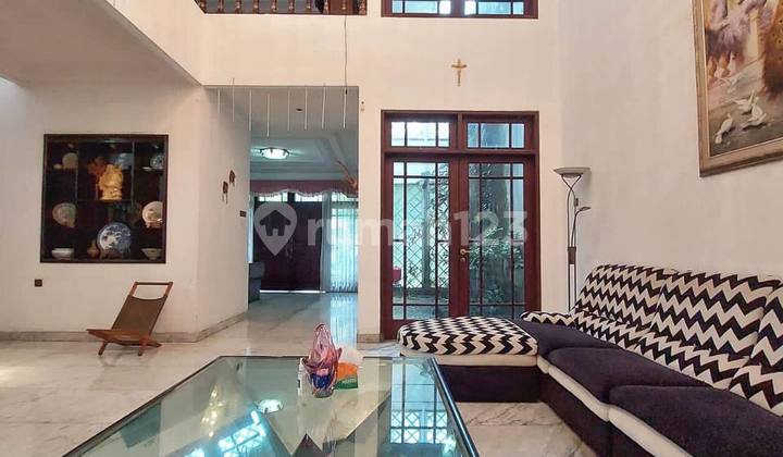 MENTENG FOR SALE RUMAH TUA 2  LANTAI STRUKTUR BANGUNAN KOKOH DEKAT TAMAN SUROPATI DAN RS.BUNDA