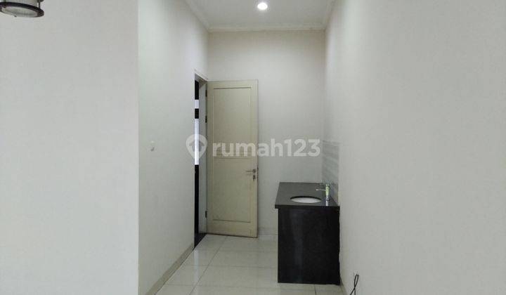 RUMAH DUA LT BELAKANG ADA TAMAN BISA UNTUK KANTOR BERHADAPAN DENGAN  LARISIA CAKE & BAKERY TEBET TIMUR DALAM RAYA JAKARTA SELATAN