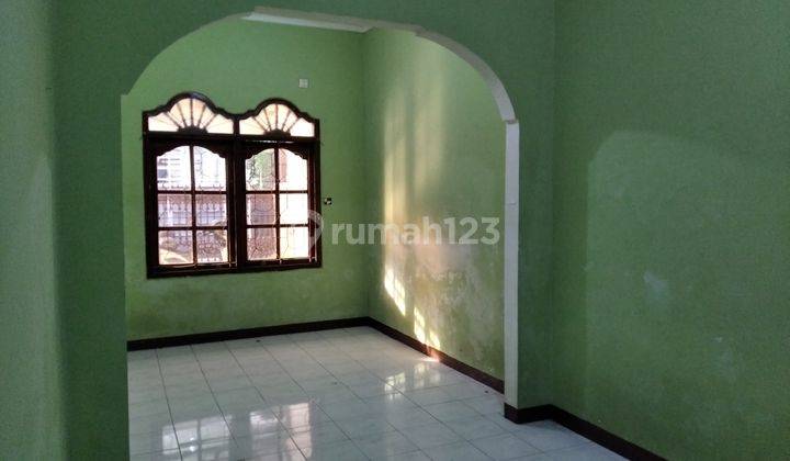 RUMAH TUA TERAWAT BANGUNAN SANGAT KOKOH AKSES JALAN SATU MOBIL TEBET BARAT  DEKAT KE JALAN TEBET BARAT DALAM RAYA JAKARTA SELATAN