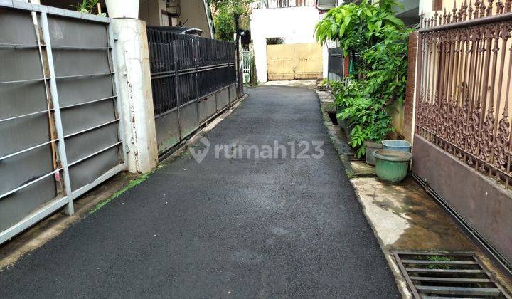RUMAH TUA TERAWAT BANGUNAN SANGAT KOKOH AKSES JALAN SATU MOBIL TEBET BARAT  DEKAT KE JALAN TEBET BARAT DALAM RAYA JAKARTA SELATAN