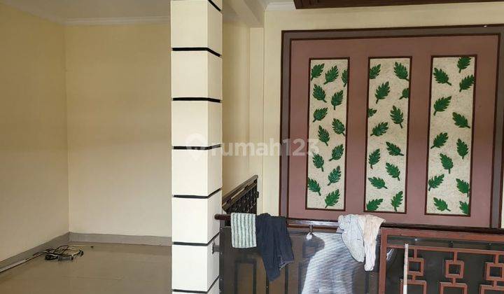 DiSEWAKAN RUMAH DEPAN TAMAN DITEBET DALAM JAKARTA SELATAN