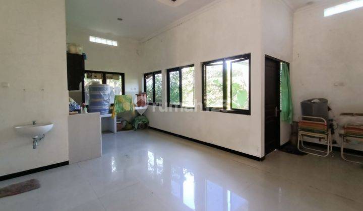 Sewa Rumah Salatiga halaman luas, dekat UKSW dan Jalan Lingkar 