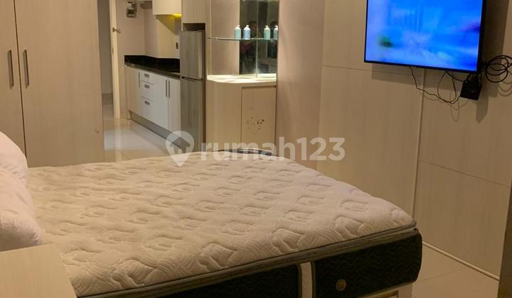 Modern Fully Furnished Studio Apartment in Downtown Semarang Modern Fully Furnished Studio Apartment in Downtown Semarang