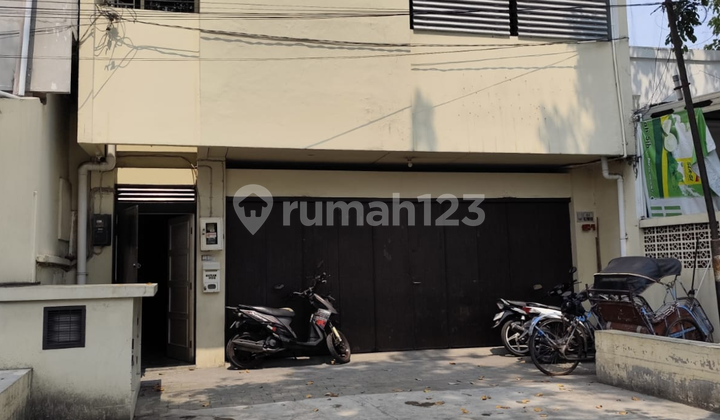 Ruko 2 Lantai Tengah Kota Siap Pakai Dekat Sma Kolese Loyola #10101 1