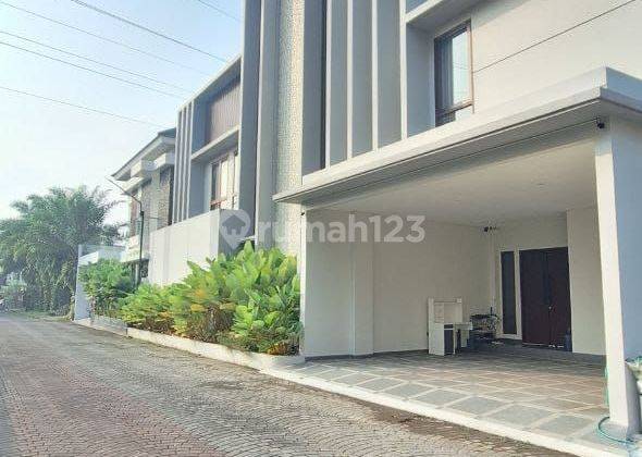 Rumah 3 Lantai Mewah Baru Full Furnished Ada Kolam Renang Di Palagan Yogyakarta #9611 2