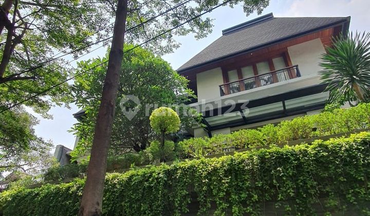 Rumah Megah Strategis Lingkungan Tenang Western Style di Wijaya Kebayoran Baru 2