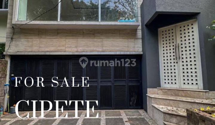 Rumah Modern Strategis Terawat 2,5 Lantai Townhouse di Cipete 1