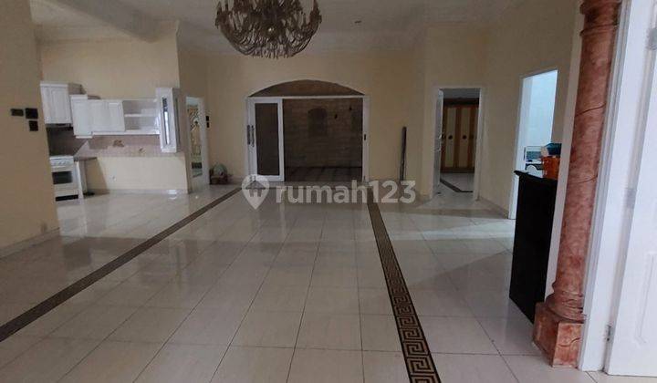 Rumah Strategis Terawat Harga di Bawah Pasar di Jalan Simprug 4 1