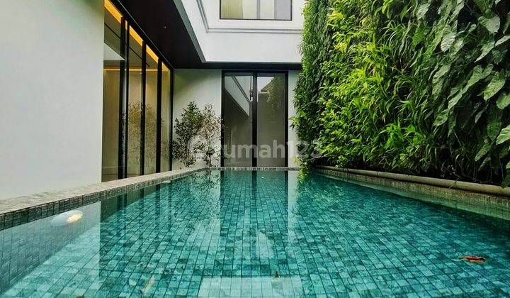 Rumah Pondok Hijau Strategis Punya Private Pool, Lift Rooftop 2