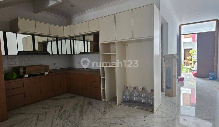 Rumah di Kemang Utara Jarang Ada Strategis Ada Pool Turun Harga 2