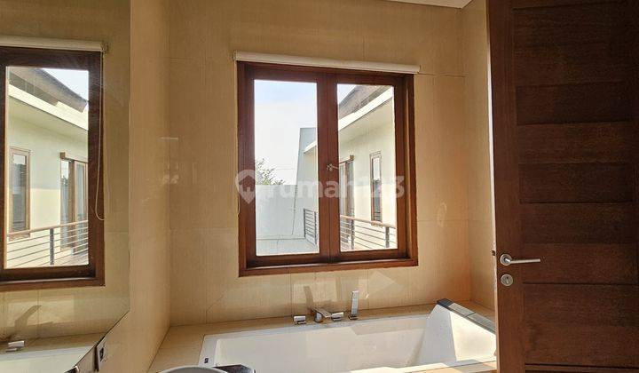 Rumah Townhouse Full Furnished di Kemang Turun Harga Strategis 2