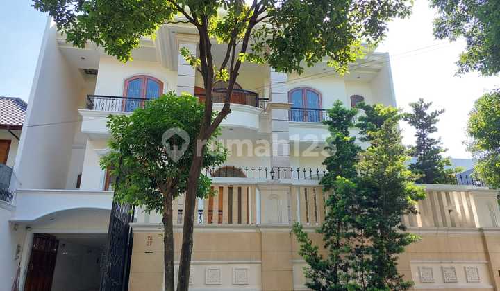 Well-Maintained Move-In Ready House in a Quiet Neighborhood in Pondok Indah