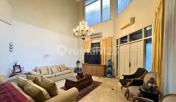 Classic Well-Maintained House in Prime Area Senopati Selong Kebayoran Baru, Senjaya Street 2