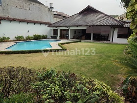 Rumah di Cipete Tanah Luas Lokasi Strategis di Jl Bunga Kamboja 