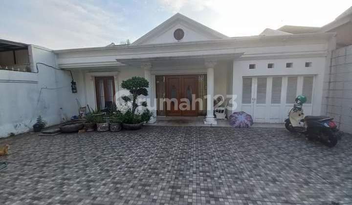 House in a Strategic Location in Kemang, Rarely Available, Negotiable Until Deal is Made