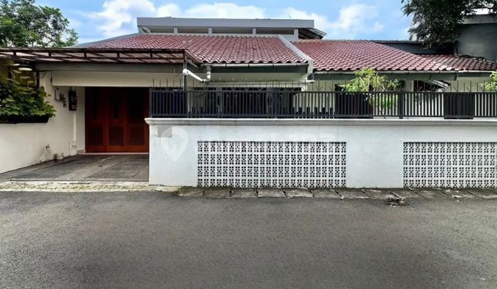 Rumah Terawat dan Strategis Ada Paviliun di Cilandak