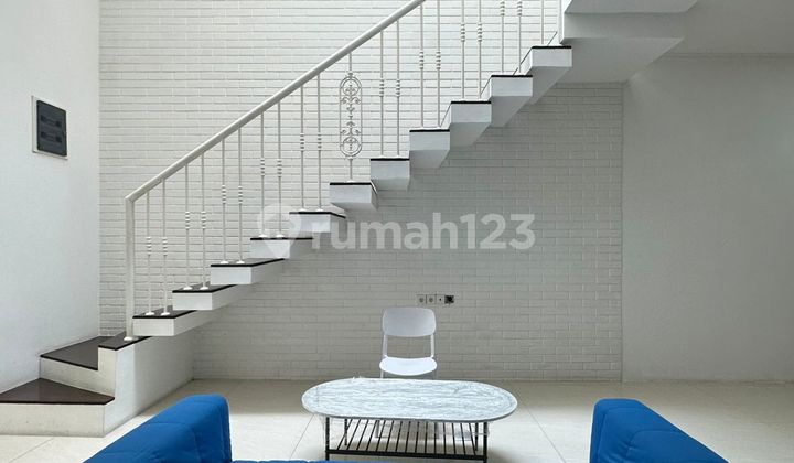 Rumah Baru Semi Furnished Lokasi Strategis di Cilandak