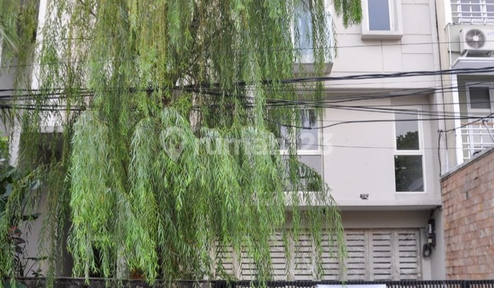 Rumah Bagus Lokasi Strategis di Komplek Jalan Gandaria Kebayoran Baru Jarang Ada