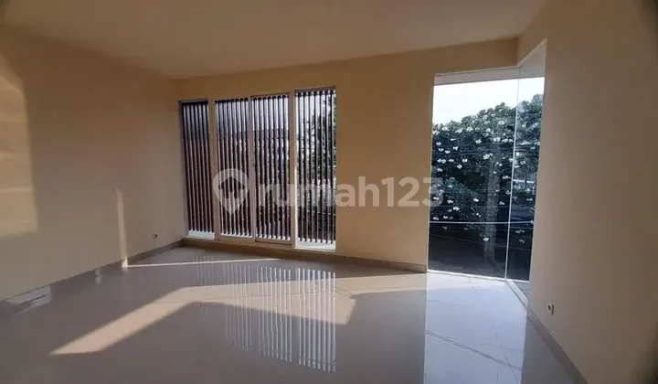 Rumah Baru Dalam Komplek di Cipete Posisi Hoek