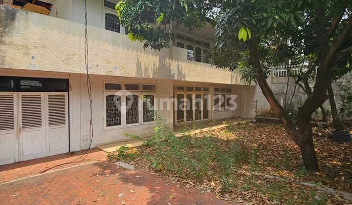 Hitung Tanah Rumah di Pinggir Jalan Besar di Jalan Cipaku Kebayoran Baru