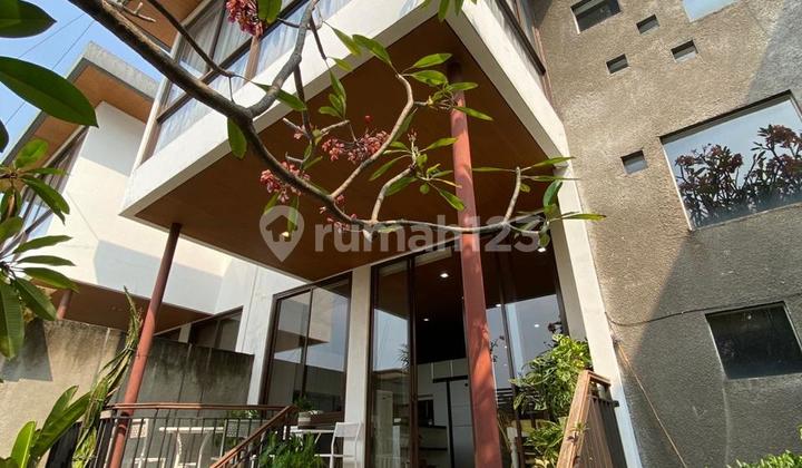 Rumah 3 Lantai Full Furnished Siap Huni Dalam Townhouse Sangat Jarang Ada di Ampera